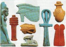Conjunto de amuletos que solían colocarse en la momia para su protección