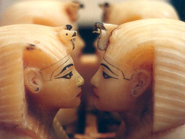 Fig. 1. Vasos canopos de Tutankhamon.