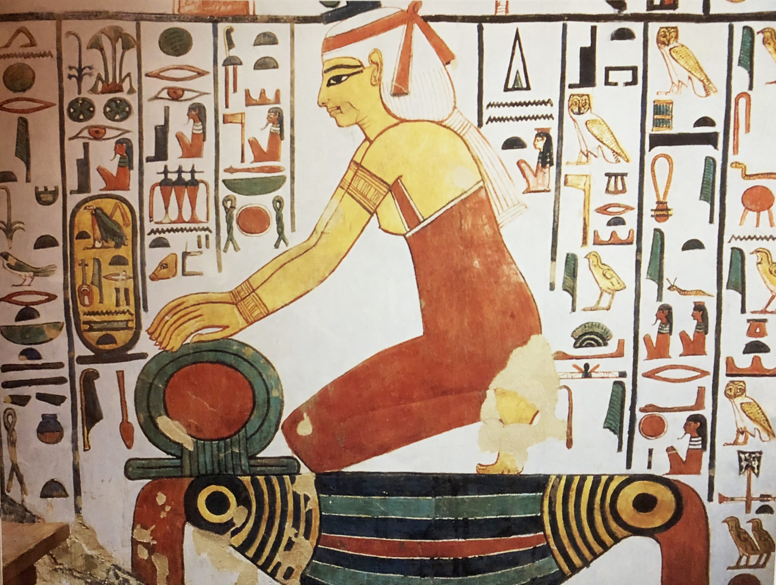 Imagen 11. Isis arrodillada, registro inferior, muro izquierdo