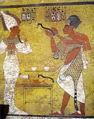 Tumba de Tutankhamon: Ay ejerciendo de «sacerdote sem» ante la momia del faraón